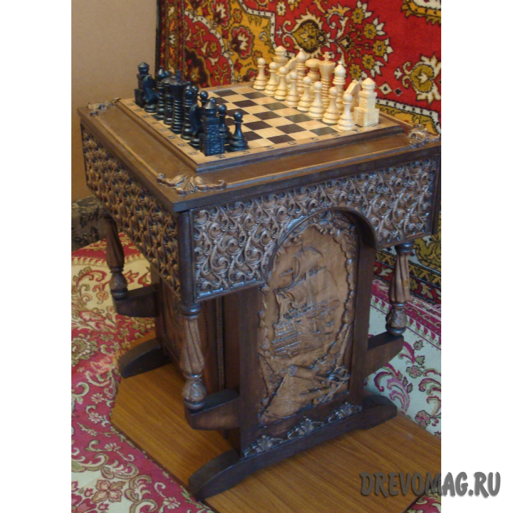 Шахматный стол