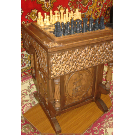 Шахматный стол