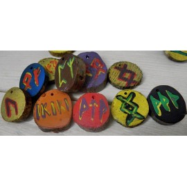 Рунические кулоны с защитными формулами на охрану 10 штук с дырочками для шнурочка Рунические кулоны с защитными формулами на охрану 10 штук с дырочками для шнурочка