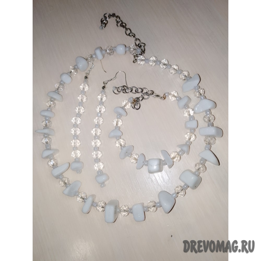 Белый агат и горный хрусталь комплект 