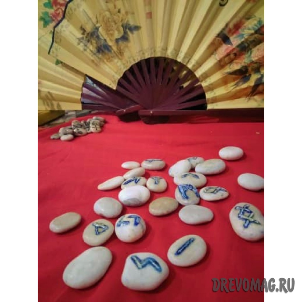 Рунический набор из камня